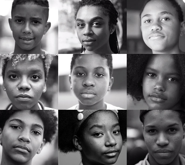 Un collage en noir et blanc d’images mettant en vedette des enfants Noirs